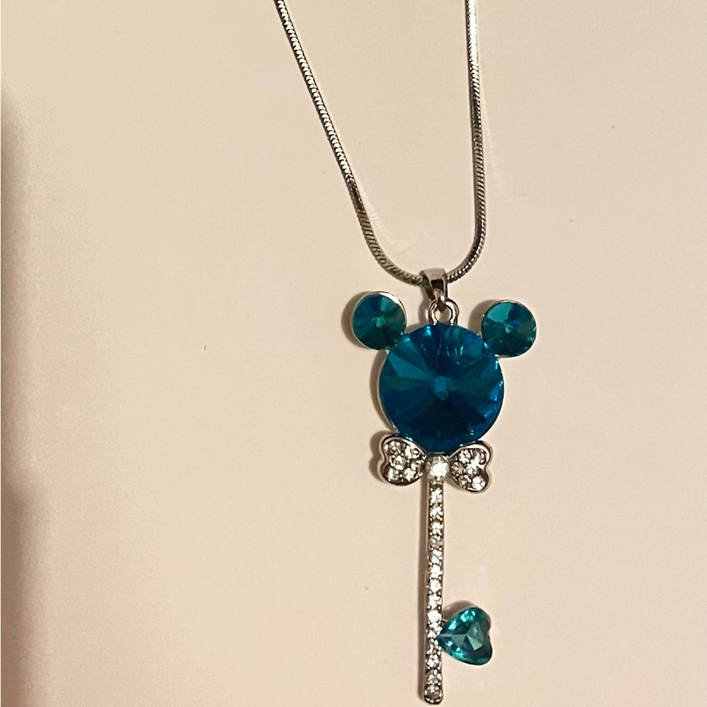 F09- Fashion Mickey Necklace In Silvertone W/ Aqua Blue/Green/crystal Rhinestone